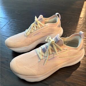 Brooks glycerin Athletic Shoes in Light Pink and Lavender